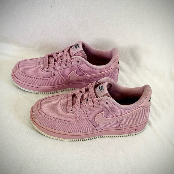 Pink Girl’s Nike * 1.5youth - Picture 2 of 4